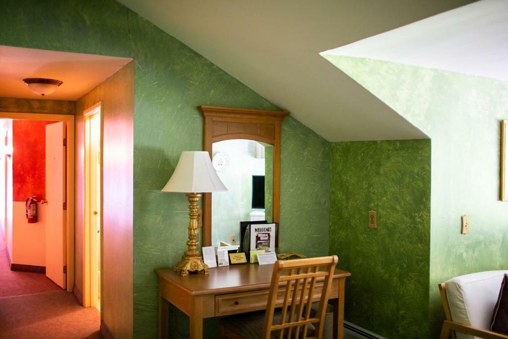 Inn At Iron Masters Lakeville Экстерьер фото